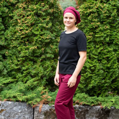 Kateryna Dovhan, Ruoka- ja siivouspalvelutyöntekijä