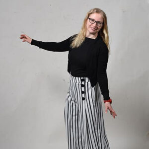 Kuvassa on Elina Heinonen