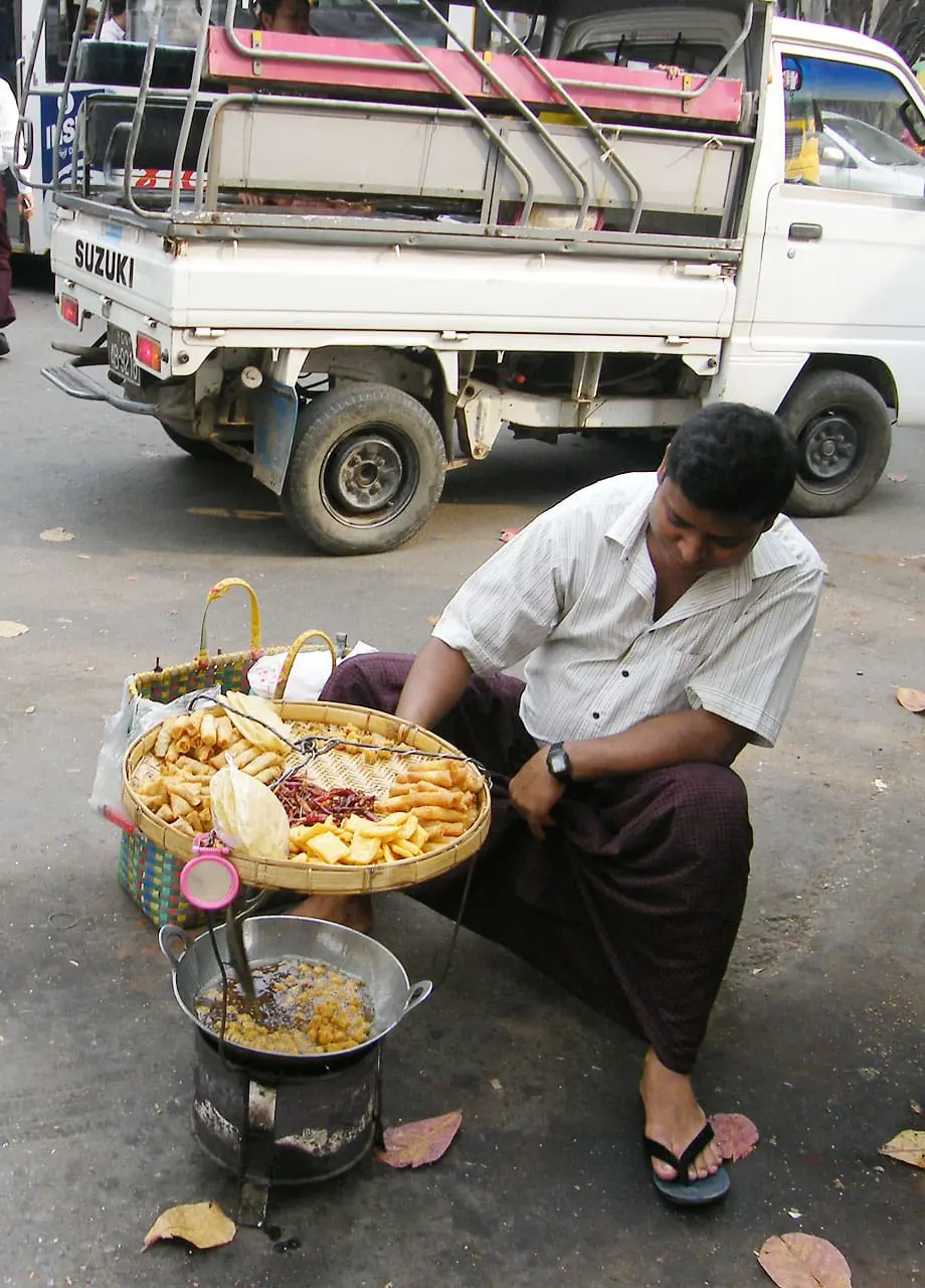 Featured image for “Myanmarin aktio: Linja-autossa ompi tunnelmaa”