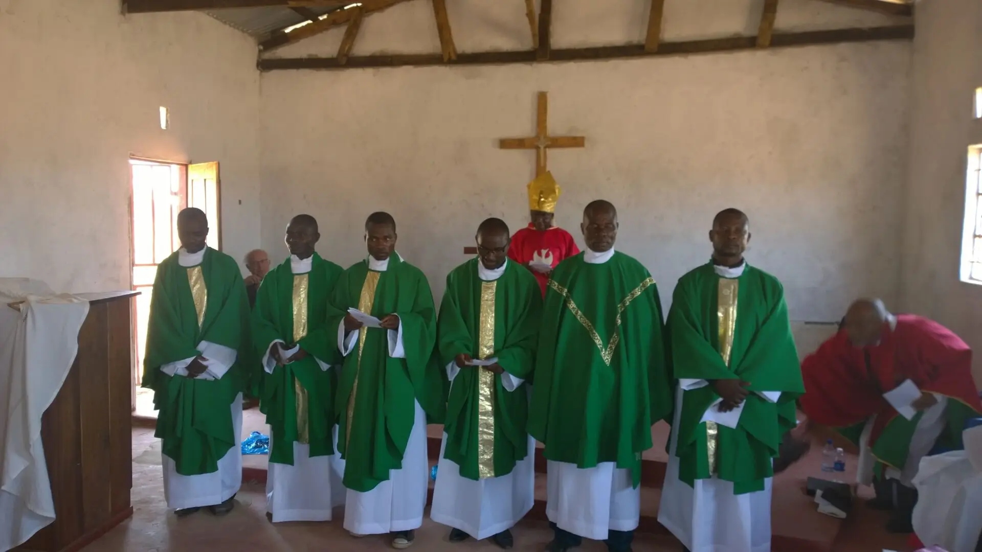 Featured image for “Sambian Piispa kiitosmatkalle Suomeen”