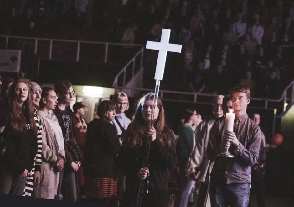 Featured image for “Piispa Häkkisen saarna Maata Näkyvissä -festareilla”