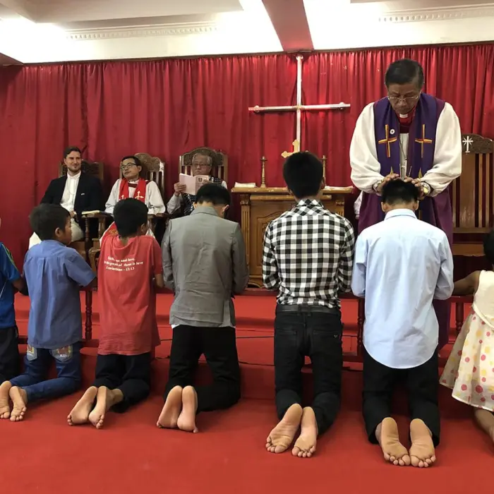 Featured image for “Riisu kengät jalastasi, sillä maa jossa seisot on pyhä”