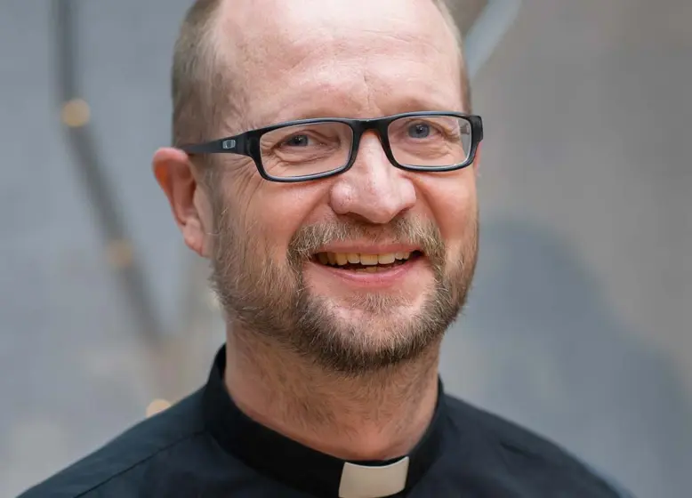 Kuvassa on pastori Pekka Jauhiainen