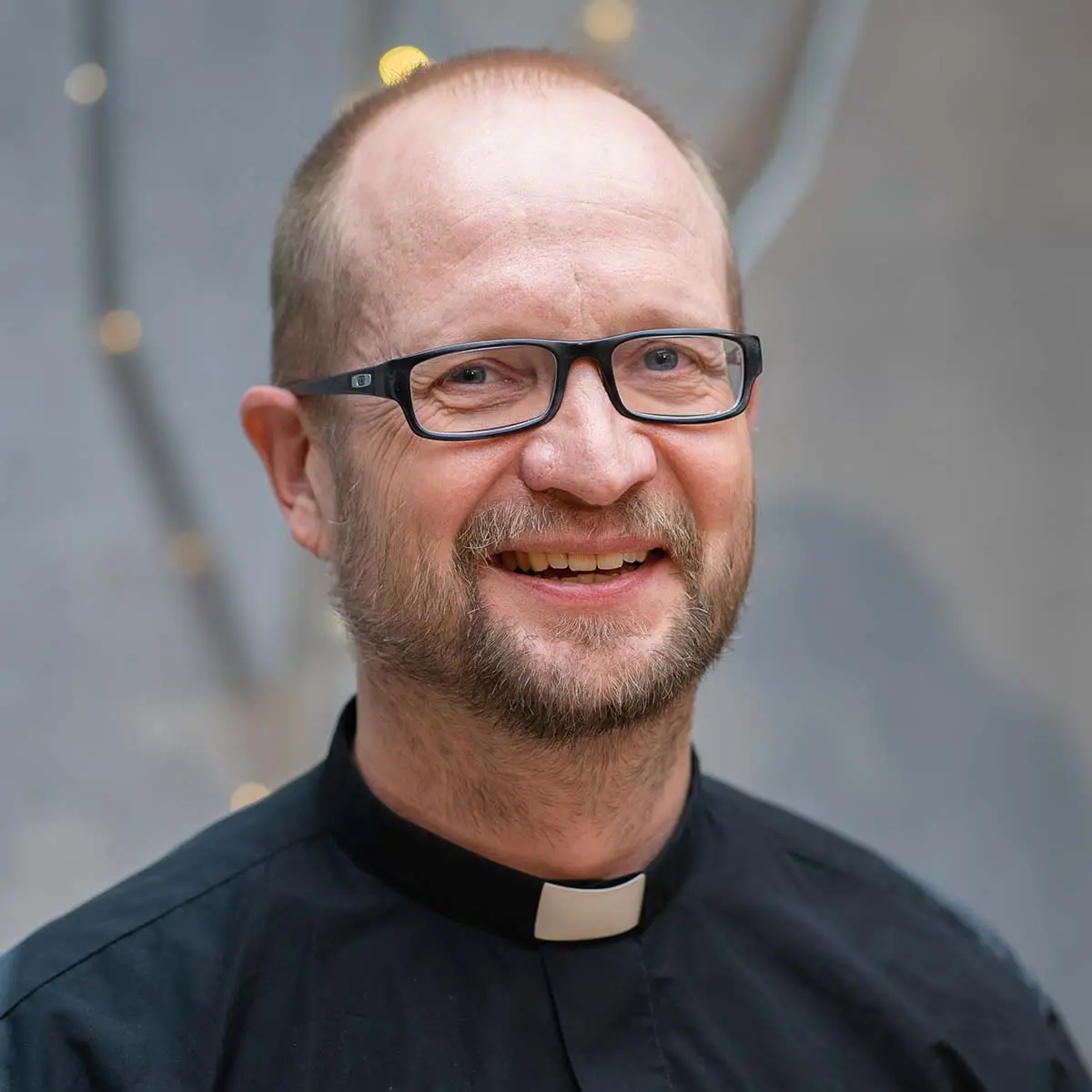 Featured image for “Kapeikoista läpi”