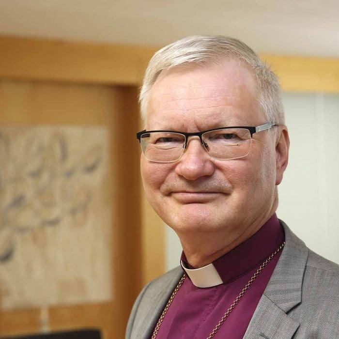 Featured image for “Pommisuojasta piispaksi ”