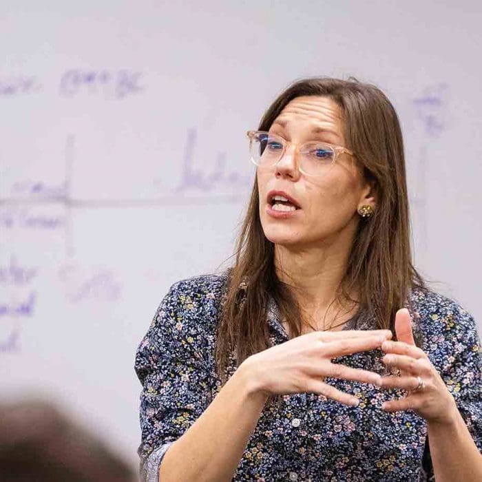 Featured image for “Avaamassa tietä Raamattua opettaville naisille ”