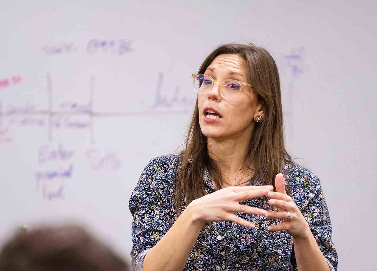 Featured image for “Avaamassa tietä Raamattua opettaville naisille ”