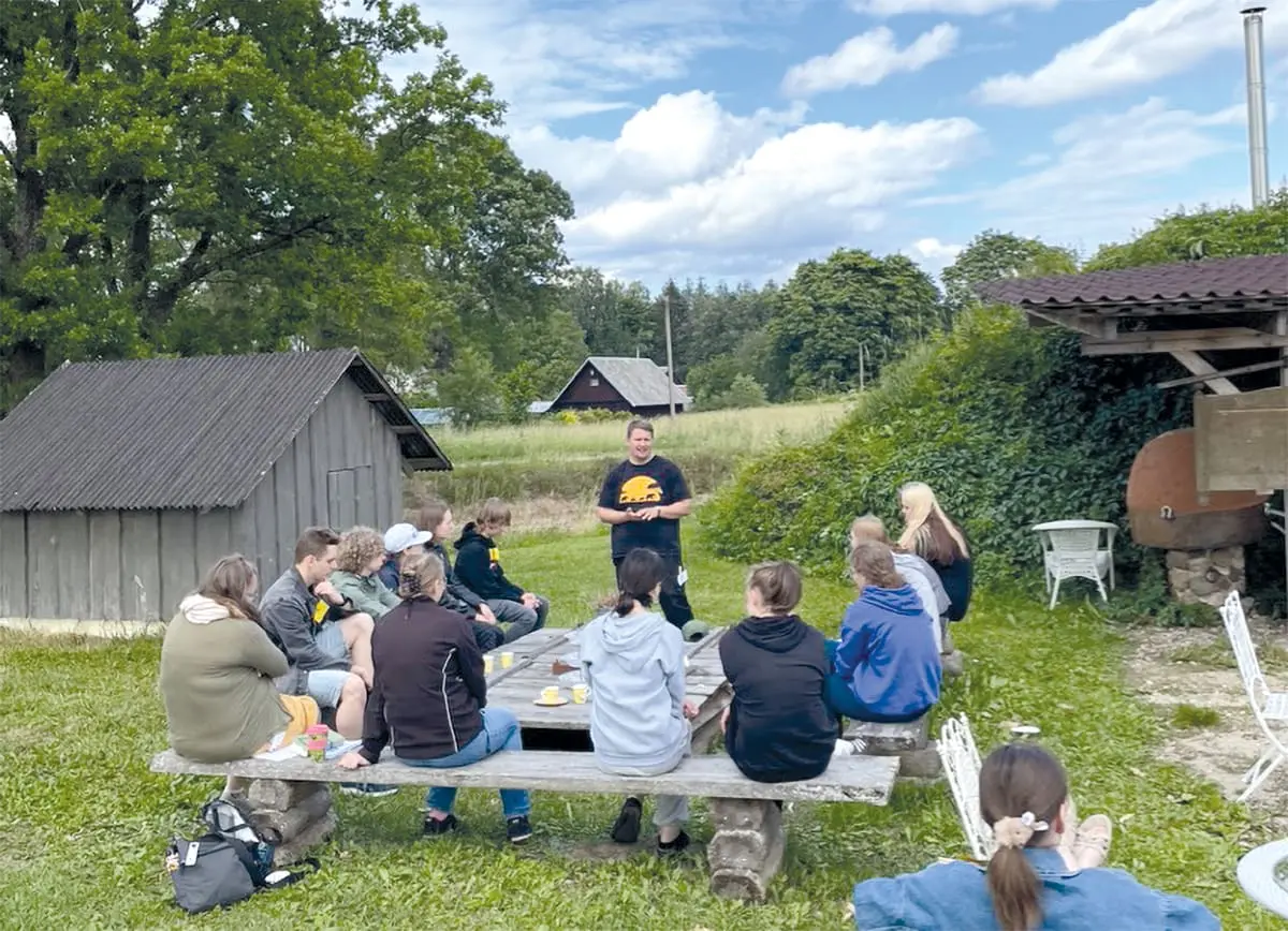 Featured image for “Nealapea pihta, pyhäkouluja ja kesäleirejä ”