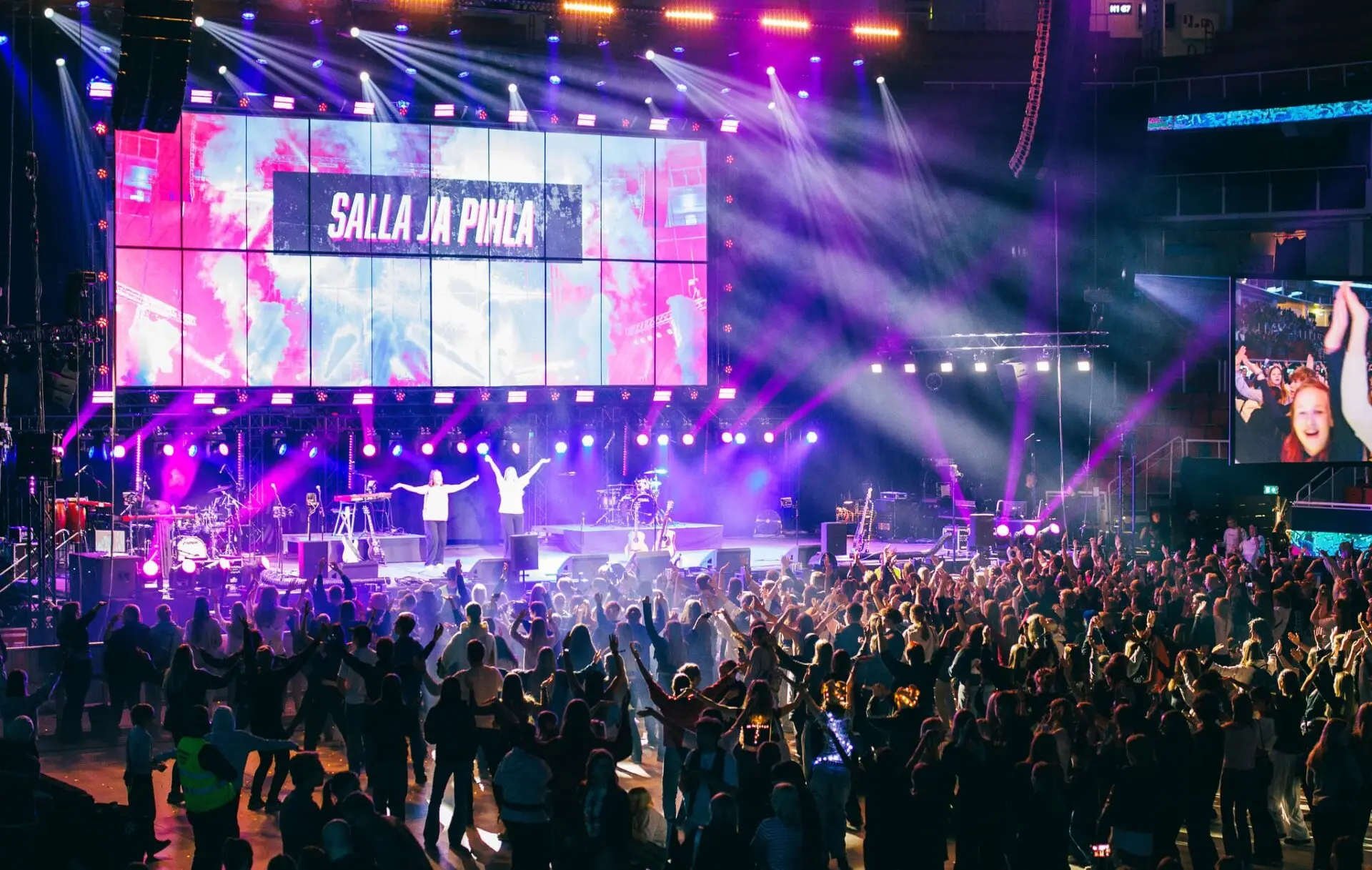 Featured image for “Maata Näkyvissä -festareiden ensimmäistä päivää vietettiin hyvällä sykkeellä ja iloisella mielellä”