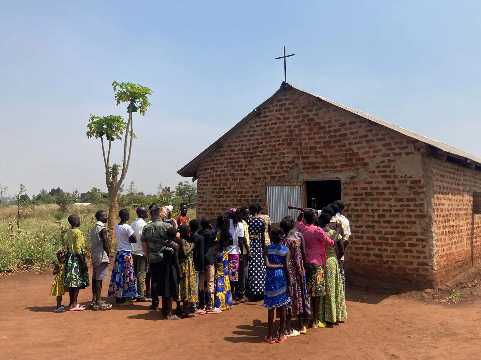 Featured image for “Yli 30 000 euroa eteläsudanilaisille pakolaisille Ugandassa: nuorisotyö seurakunnissa vahvistuu ja lapset pääsevät kouluun – kiitos lahjastasi”