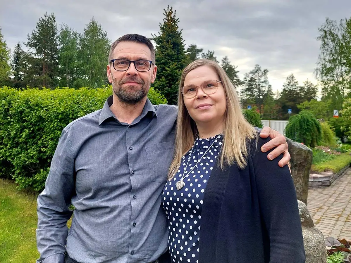 Kuvassa ovat Kirsi ja Ramo Haaponiemi, Sleyn lähetystyöntekijät.