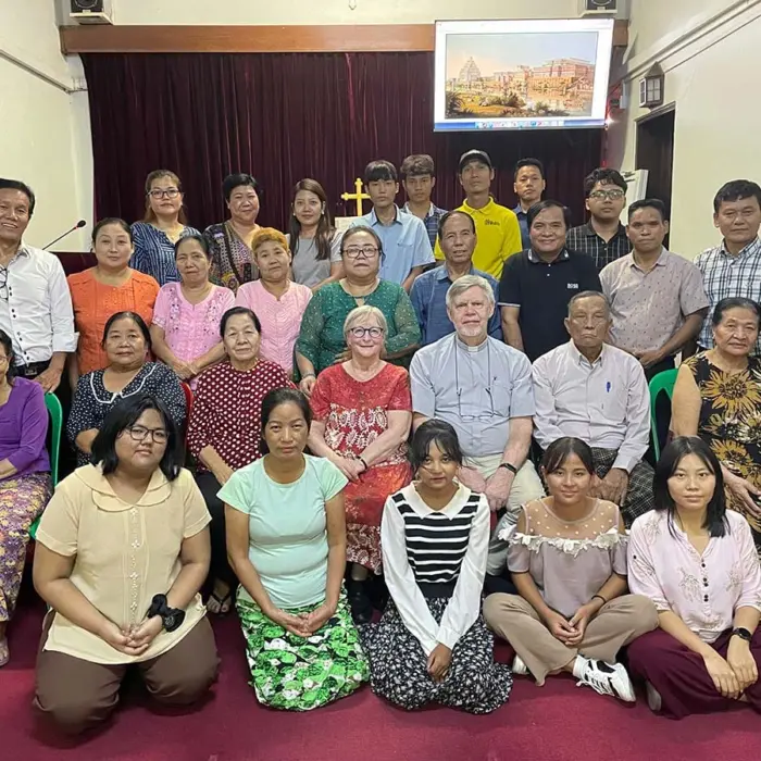 Featured image for “Sleyn Myanmarin lähetit: Rukoilkaa Myanmarin puolesta – apua järjestetään kirkolle”