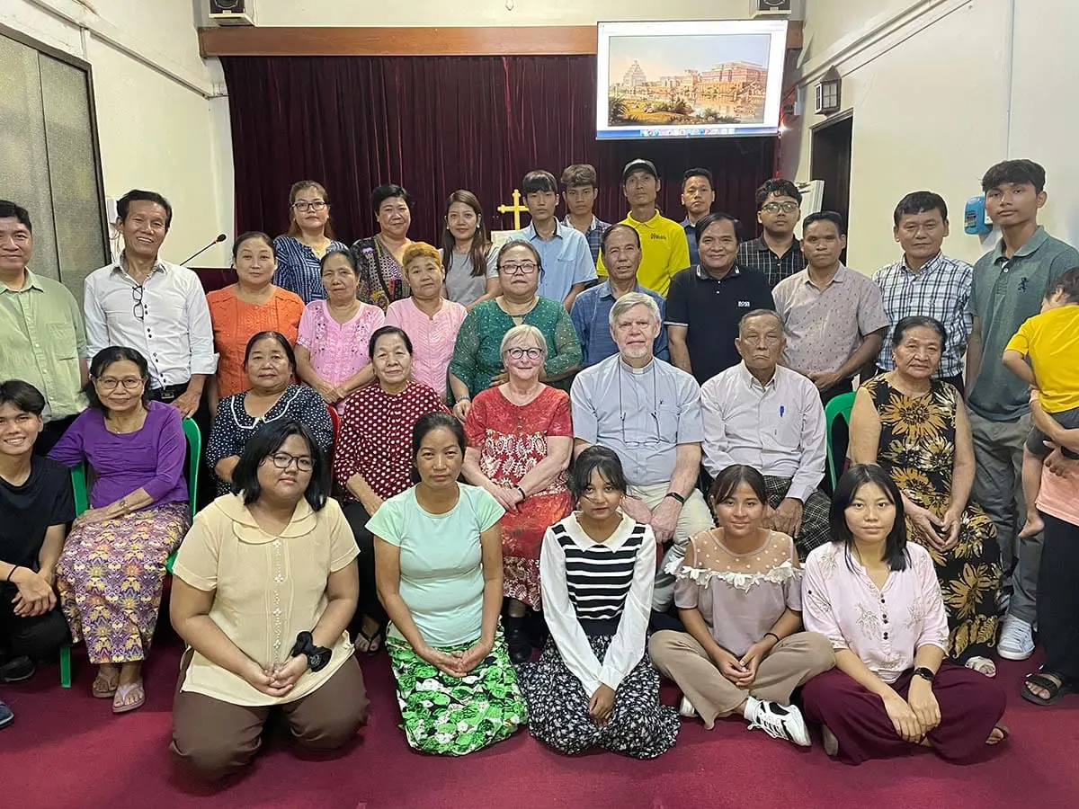 Featured image for “Sleyn Myanmarin lähetit: Rukoilkaa Myanmarin puolesta – apua järjestetään kirkolle”