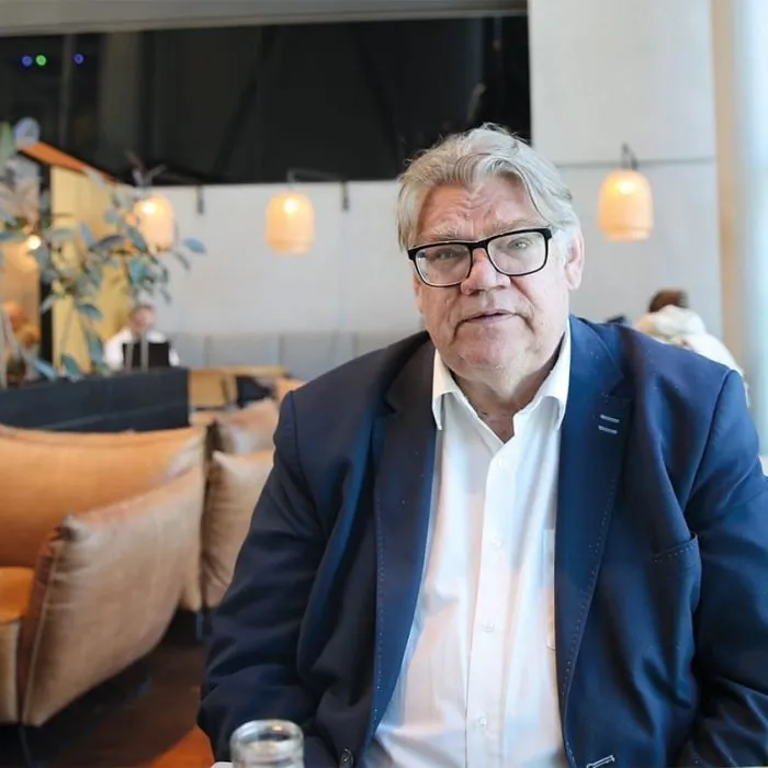 Featured image for “🔒 Jytky saarnatuolissa”