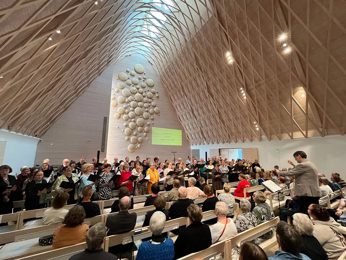 Featured image for “Evankeliset Laulujuhlat kokosivat sadat Jyväskylään: tämä juhla saa nyt lähteä kiertämään”