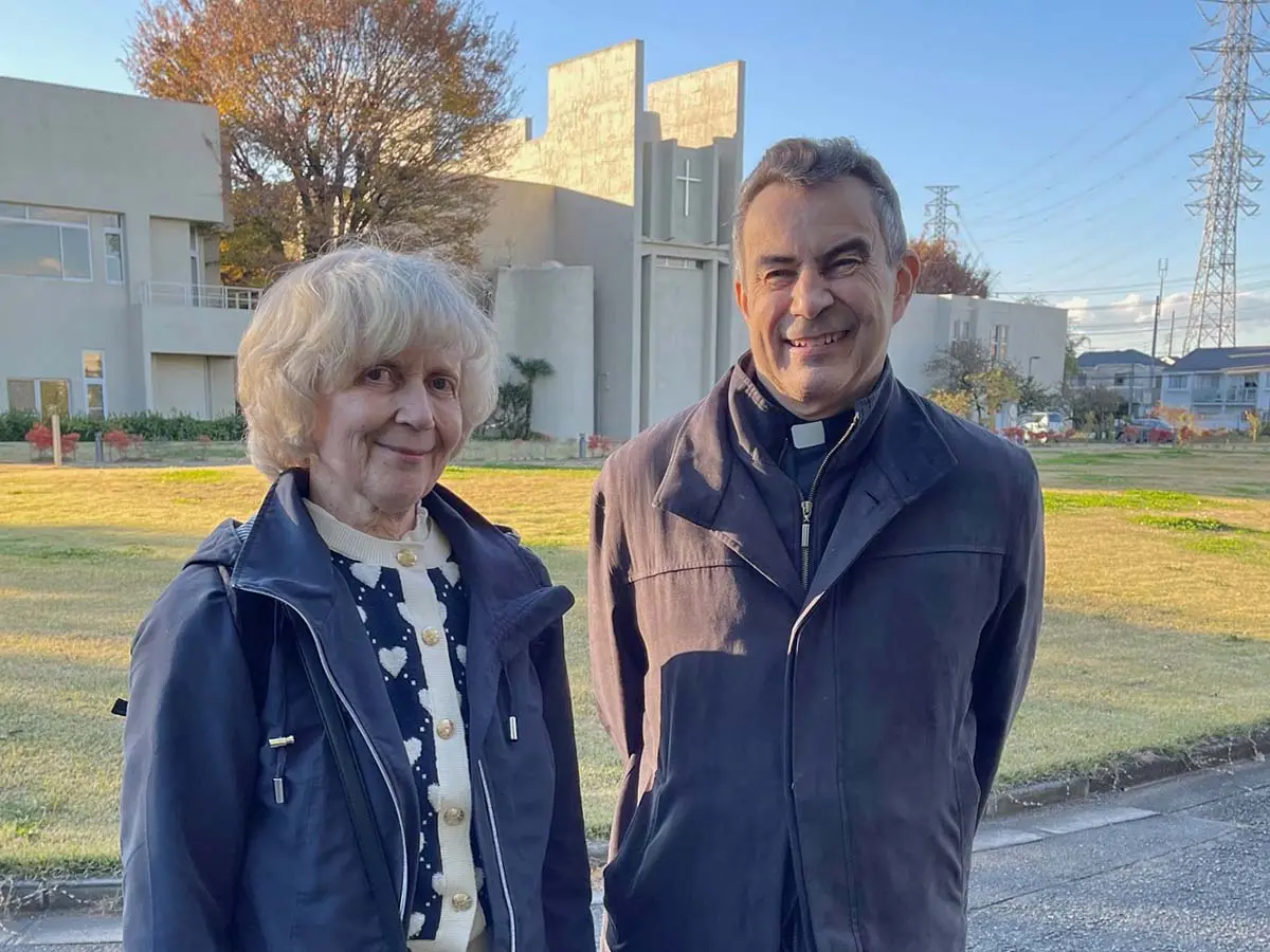 Kuvassa on Päivi ja Martti Poukka, Sleyn projektilähetit Japanissa