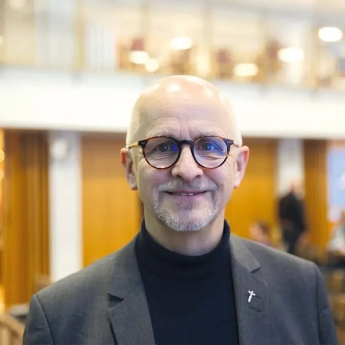 Featured image for “🔒 Z-sukupolvi koputtaa kirkon oveen”