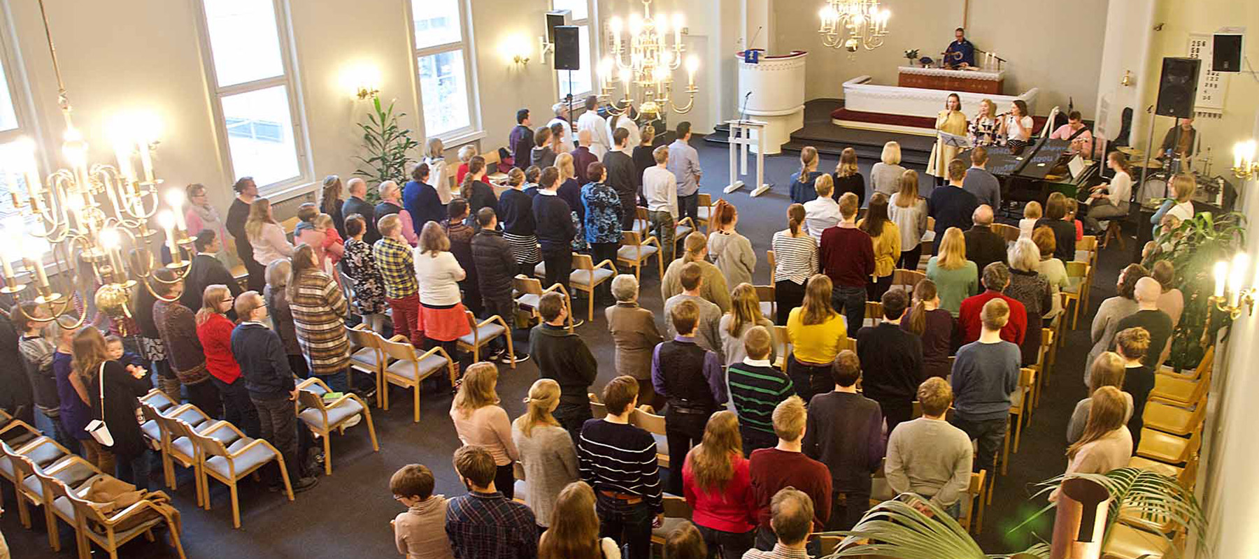 Tampereen Luther-talon messuyhteisö alttari